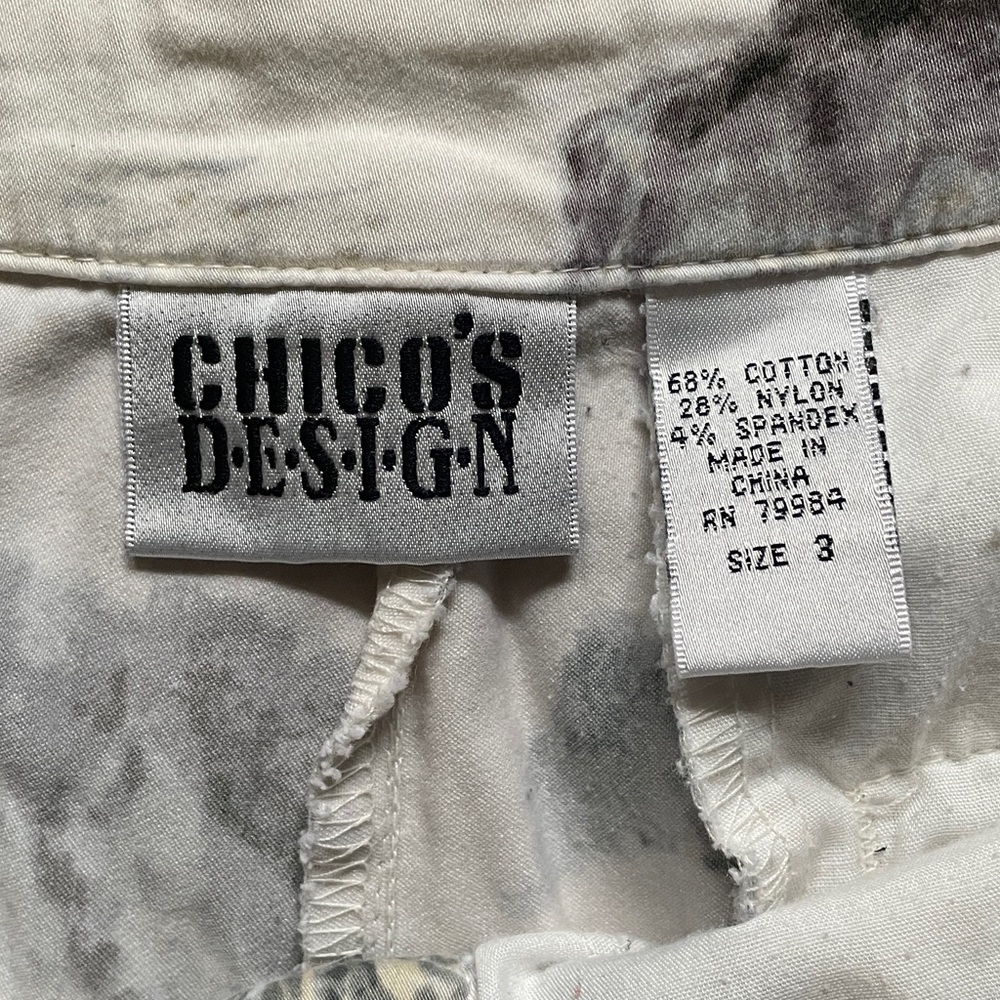 Chico’s Gray Patterned Pants - Picture 4 of 4